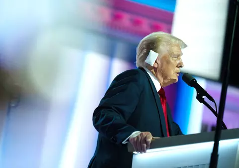 Ce spune fostul medic de la Casa Albă despre rana suferită de Donald Trump. „Glonțul a trecut la mai puțin de un centimetru de cap”