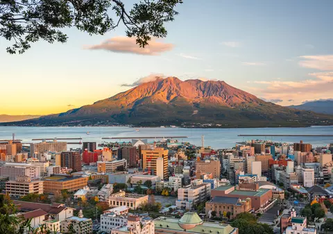 Vulcanul Sakurajima din Japonia – localizare, istoria erupțiilor, curiozități
