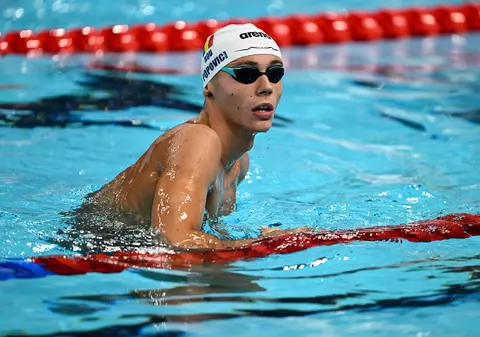 Cursă incredibilă la 100 metri liber, în care s-a spulberat recordul mondial. David Popovici, la o sutime de argintul olimpic și tot una de locul 4!