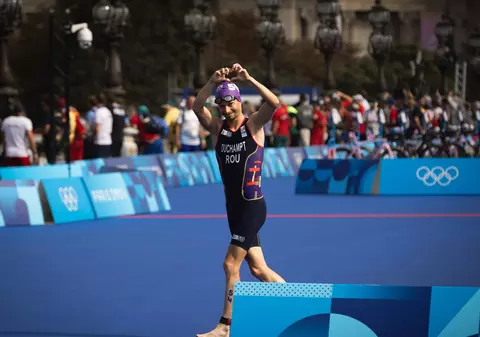 Felix Duchampt, reprezentantul României la JO, a terminat pe ultimul loc cursa de triatlon, în ovațiile publicului. „Ochii îmi lăcrimează”. VIDEO