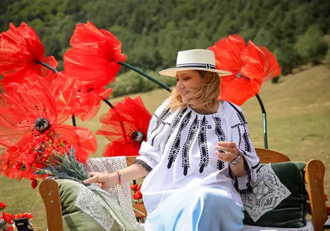 De ce e greu să îi faci Elenei Lasconi un portret de candidat