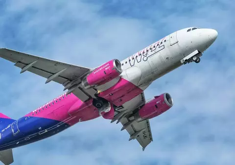 Un zbor Wizz Air din Iași către Bologna, întors din drum după ce avionul a lovit o pasăre 