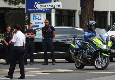 Poliţia franceză a arestat un bărbat în cazul tentativei de incendiere a unei sinagogi. Suspectul a deschis focul în timpul reținerii