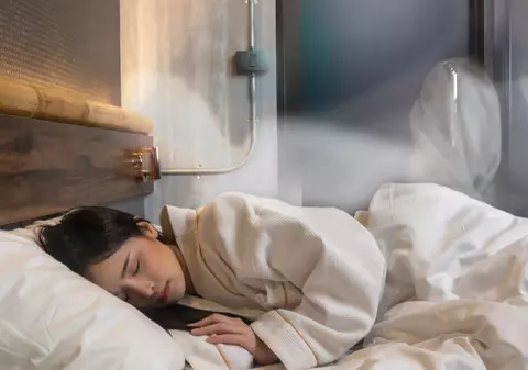 Ce înseamnă când visezi bătrân