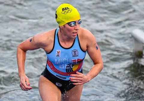 JO 2024. O sportivă belgiană a ajuns la spital după ce a înotat în Sena și s-a contaminat cu o bacterie