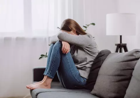 De ce apar durerile de cap după ce plângi