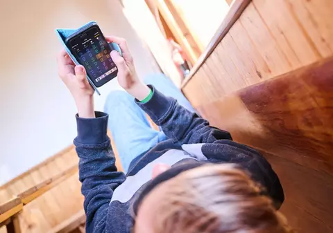 Încă o interdicție pentru elevi, cu privire la telefoanele mobile: „N-au voie nici atunci”. Anunțul făcut de Ministerul Educației