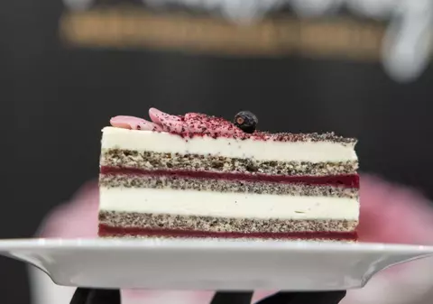 Cât a cerut un restaurant italian pentru a tăia un tort adus de la cofetărie. Nota de plată a devenit virală