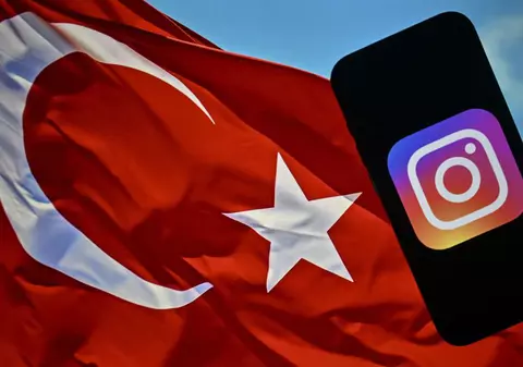 O femeie din Turcia, arestată după ce l-a criticat pe Erdogan pentru că a blocat accesul la Instagram. De ce a fost acuzată