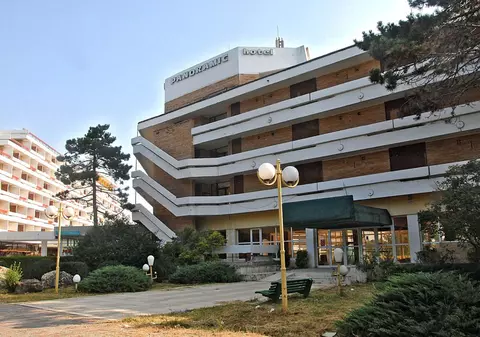 Ministrul turismului: S-a stricat conceptul de stațiune pe litoral. Avem blocuri de apartamente la un loc cu hotelurile