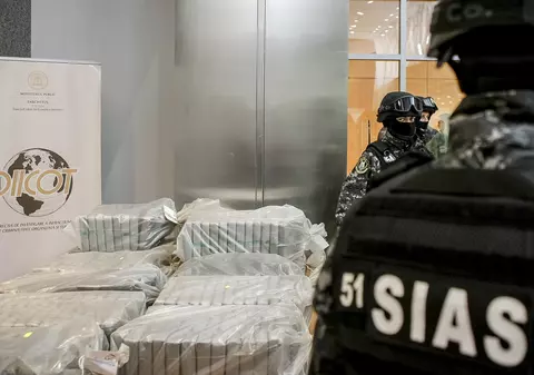 România nu recuperează banii produși de traficanții de droguri. Războiul ineficient și contraproductiv dus împotriva simplilor consumatori | Context.ro