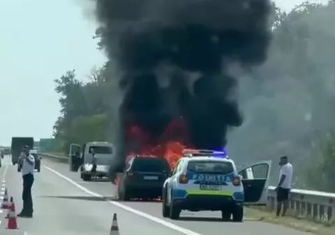 Mașină în flăcări pe Autostrada A3, București - Ploiești. Traficul a fost blocat spre Capitală