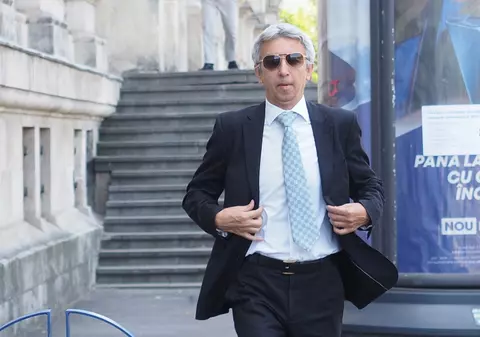 Dan Diaconescu apare în 15 secvențe video diferite făcând sex cu o adolescentă. Autorul filmărilor: „Am ascuns telefonul mobil pe un dulap”