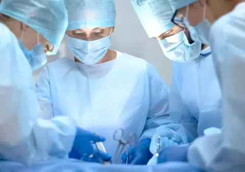 Doi pacienți dintr-un spital din Iași au fost jefuiți în timp ce se aflau în operație