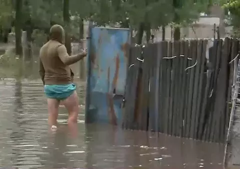 Prefectul Constanţei, după inundaţiile de pe litoral: „Sunt peste 30 de utilaje în zonă care extrag apa din case, din subsoluri de hoteluri, spaţii comerciale”