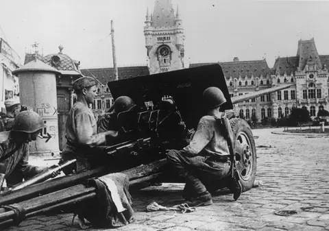 Analiză | Cât de neagră a fost ziua de 23 august 1944 pentru România. Alexandru Aioanei, istoric: „Frontul fusese distrus și eram un stat înfrânt”