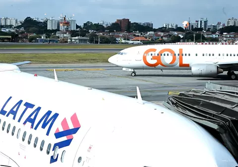 Două avioane pline cu pasageri s-au ciocnit pe un aeroport din Brazilia | VIDEO