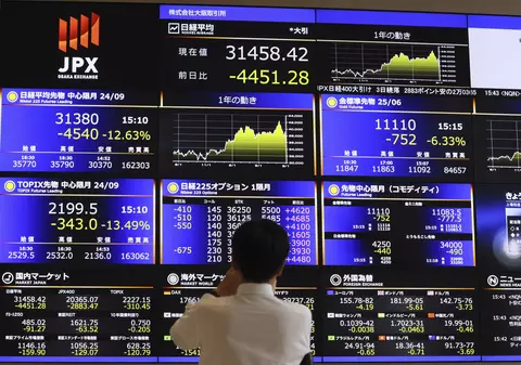 Haos pe piețele bursiere: scăderi majore pe bursele din Japonia și SUA. Spectrul recesiunii își face simțită prezența, ce se întâmplă în România