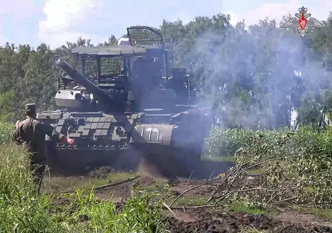 Război în Ucraina, ziua 900 | Armata rusă își continuă ofensiva din Donețk, în timp ce Belarusul transferă tancuri la granița cu Ucraina