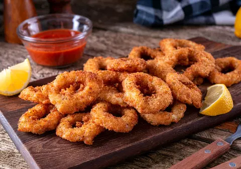 Rețetă de calamari pane - cum faci calamari delicioși cu crustă crocantă