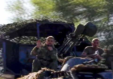 Rușii sunt ademeniți cu solde de până la cinci ori mai mari decât salariul mediu anual pentru a lupta în Ucraina | VIDEO