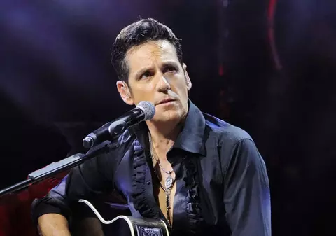 Reacția lui Ștefan Bănică jr la o știre falsă care anunța că a fost implicat într-un accident și că e în stare gravă: „Îmi imaginez ce ar fi simțit mama”