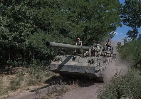 Soldații ucraineni au capturat trei sate după ce au trecut granița în Rusia, susțin bloggerii militari ruși. „Situația este dificilă”