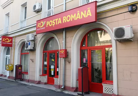 Poștașii au uniforme noi după 15 ani. Cum arată și cât au costat