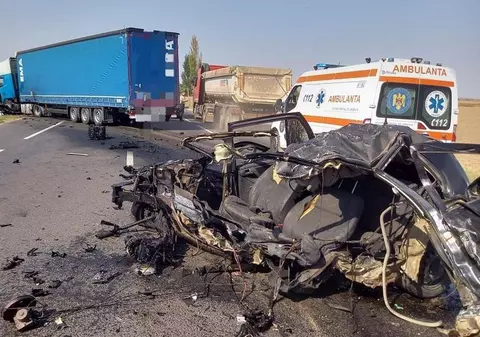 Bărbatul care a intrat într-un TIR pe „Drumul Morții” a vrut să își omoare soția cu un ciocan, înainte de accidentul în care și-a pierdut viața