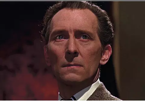 Un producător de film dă în judecată Disney după ce l-a recreat digital pe actorul Peter Cushing, mort în urmă cu 22 de ani