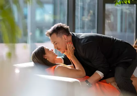 Actrița Ada Condeescu, prinsă într-un triunghi amoros cu Radu Vâlcan și Răzvan Fodor, în lungmetrajul „Retreat Vama Veche”