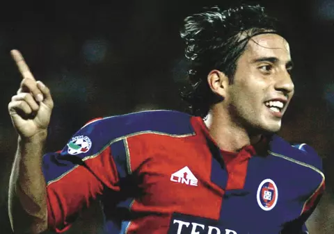 Andrea Capone, fost mijlocaş al echipei Cagliari, găsit mort într-o cameră de hotel. Fostul sportiv ar fi căzut pe scări