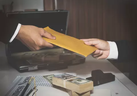 Serviciile iraniene, acuzate că au plătit pentru asasinarea unor israelieni din Franța și Germania. Un cuplu a fost inculpat la Paris