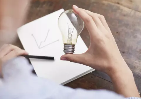 Abonamente reduse la energie electrică de Black Friday 2025. Care este oferta furnizorului și la ce trebuie să fie atenți românii