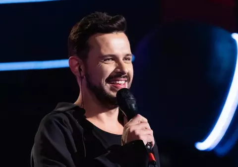 Cine e Bogdan Medvedi de la Vocea României 2024. Cântărețul a participat și la „X Factor”, la Antena 1