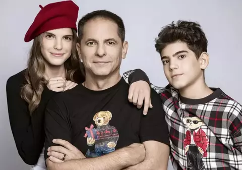 Remarca lui Dan Negru în prima zi de școală a copiilor lui: „Eu nu sunt entuziasmat din cauza ghiozdanelor pe care le poartă iar în spate” EXCLUSIV