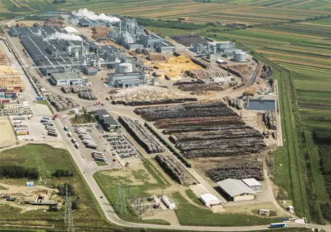 Deșeurile lemnoase, valorificate la maximum de EGGER în fabrica modernă de la Rădăuți prin „utilizarea în cascadă”