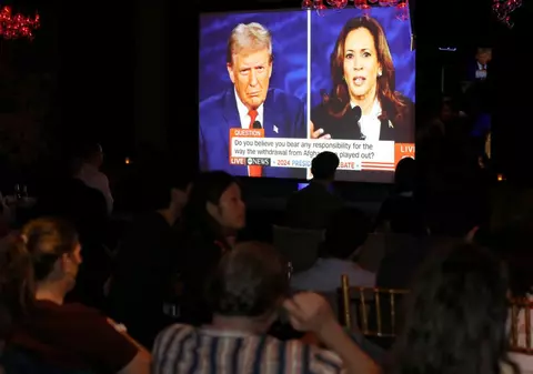 Ce au spus Kamala Harris și Donald Trump când au avut microfoanele oprite, în timpul dezbaterii