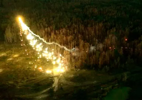 „Drona dragon” care aruncă „o ploaie de foc”. Noua armă a ucrainenilor îi înfricoșează pe soldații ruși