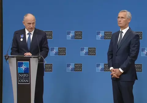 Mircea Geoană, decorat la NATO la plecarea din funcție. Cale liberă pentru candidatura la prezidențiale