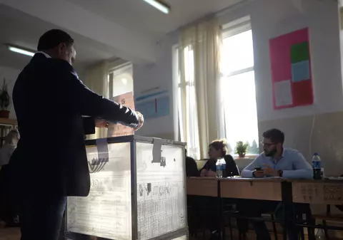 Prezidențialele din noiembrie, la un pas să bată recordul de candidați. În 1996, au fost 16 persoane înscrise în cursa electorală ANALIZĂ