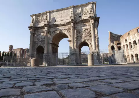 Arcul de triumf al lui Constantin cel Mare din Roma, lovit de un fulger. Monumentul a fost avariat