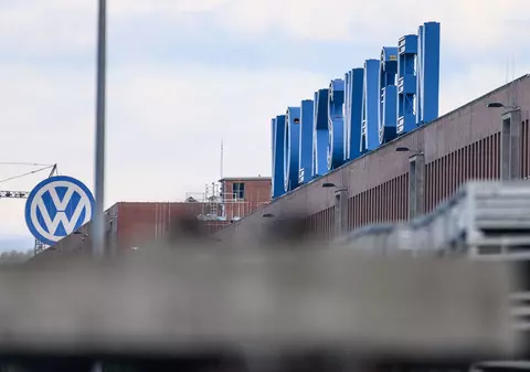 Presa germană anunță 30.000 de concedieri la compania auto Volkswagen: „Reduc și investițiile în cercetare și dezvoltare”