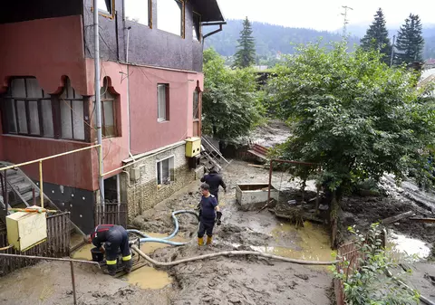 Prognoza meteo pentru duminică: furtuni în aproape toată țara. Ce măsuri au luat autoritățile în așteptarea inundațiilor