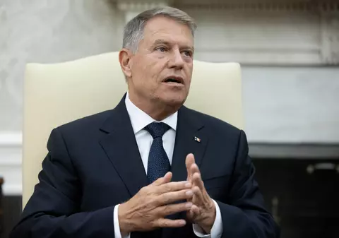 Culise. Cum i-a lăsat PSD pe liberali cu ochii-n soare la legea cu dedicație pentru Klaus Iohannis