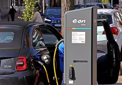 Costul conducerii unei mașini electrice e aproape dublu față de prețul benzinei sau motorinei, în Marea Britanie