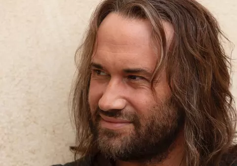 Mihai Bendeac, cu plete în filmul său „Căsătoria”. Când va apărea la cinema pelicula în care el e actor principal și regizor