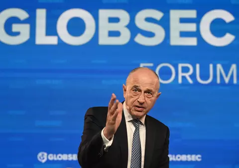 Mircea Geoană, prezentat ca președinte al României la Forumul GLOBSEC de la Praga. Reacția adjunctului NATO | VIDEO