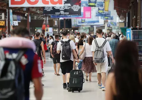 Condițiile în care elevii pot circula gratuit cu trenul în noul an școlar. Precizările CFR Călători