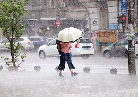 Aproape toată țara, sub avertizări meteo de ploi. Zonele pentru care a fost emis un cod portocaliu